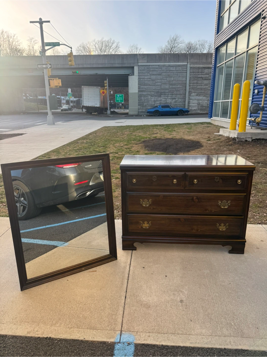 Free delivery dresser & mirorr
