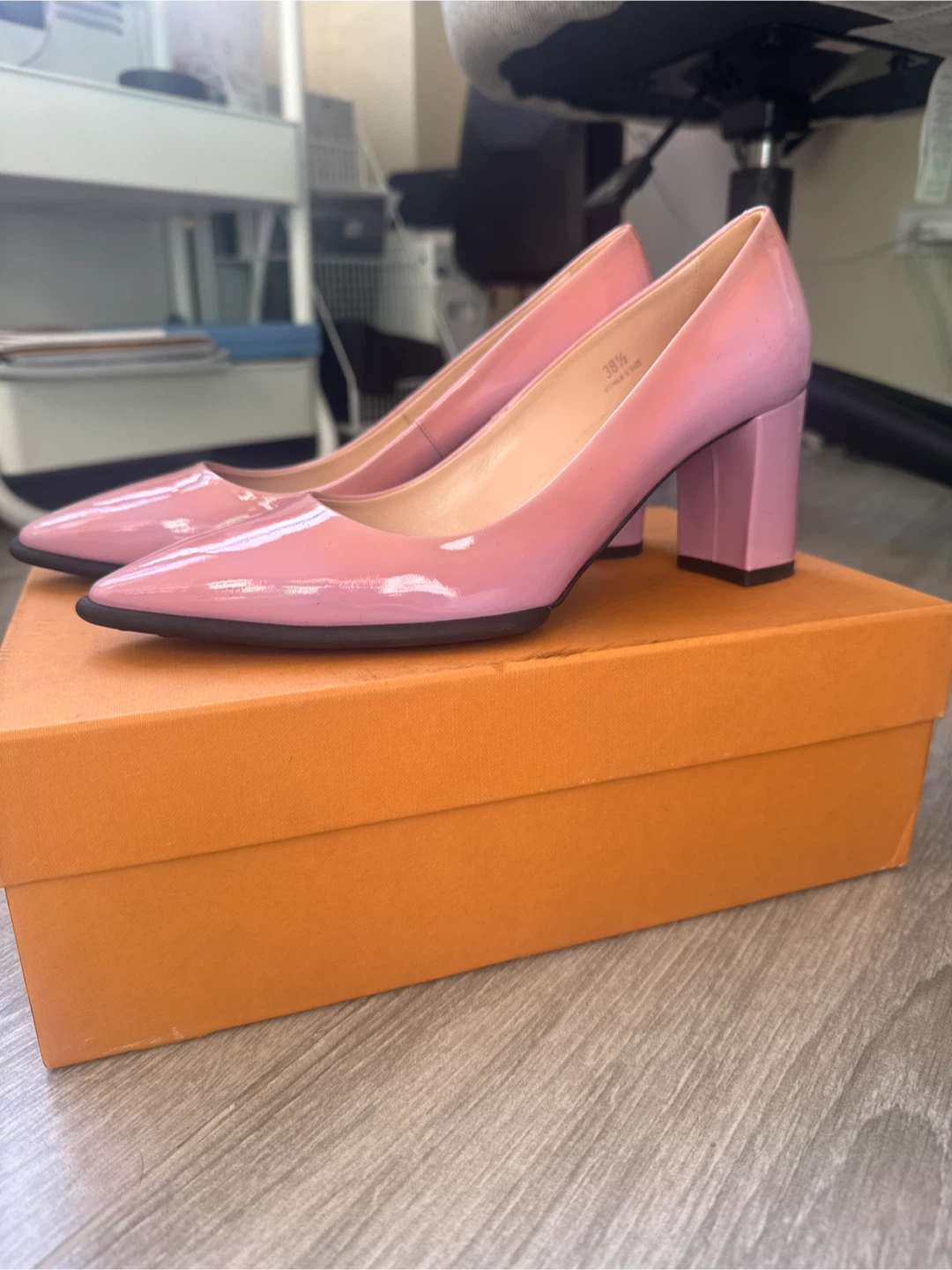 Tod's Decollete Pink Patent Leather Heels - Size 38.5 - photo 3