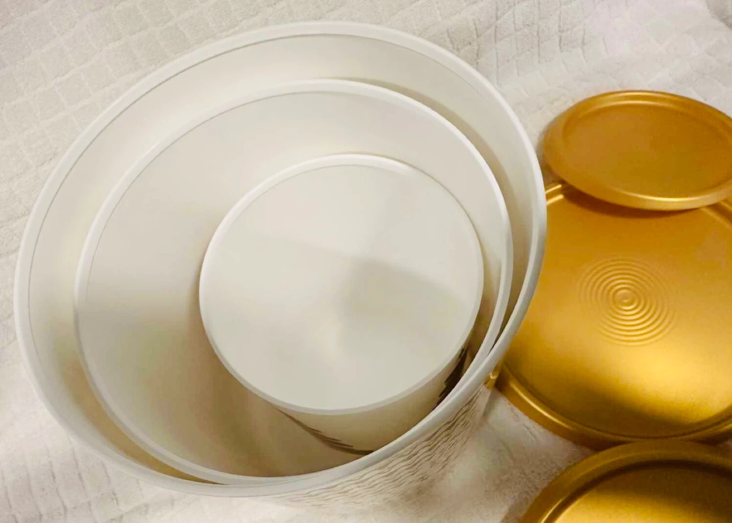 Retired - Treeful Tidings TUPPERWARE Stacking Canister Sets… - photo 3
