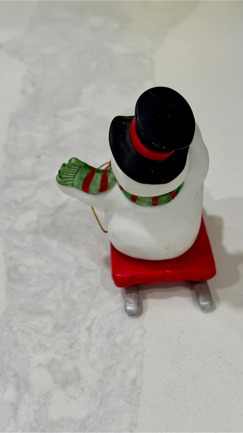 Snowman on Sleigh Figurine - photo 3