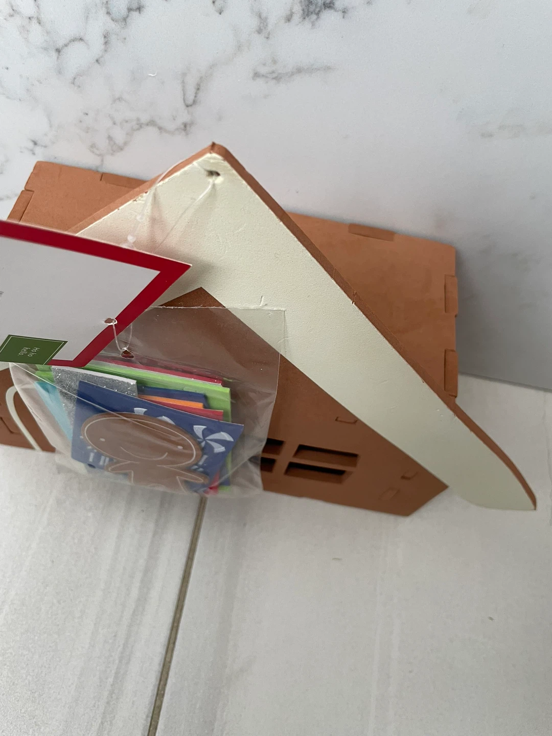 #gifting New 3-D Foam House Kit - photo 2