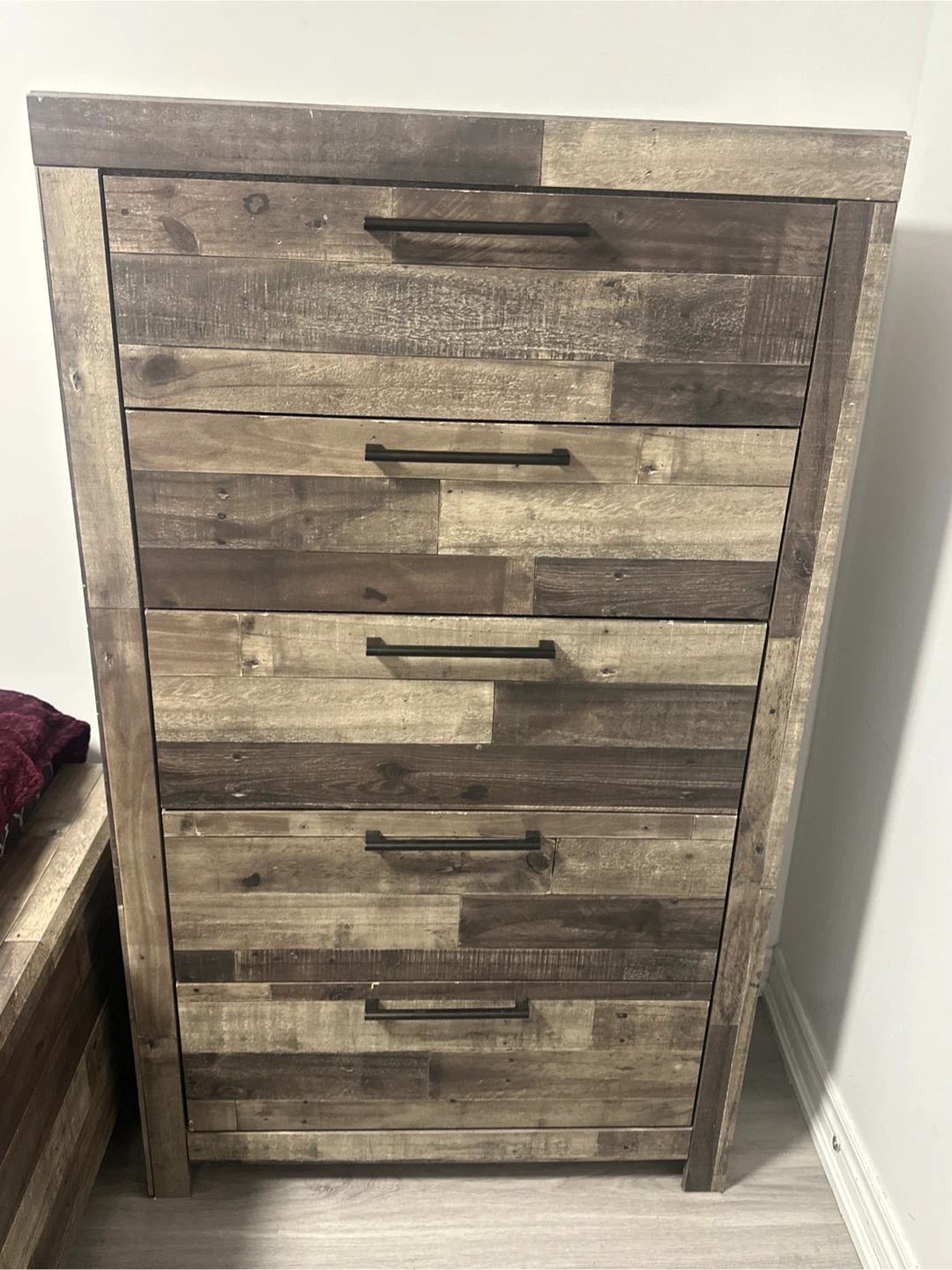 Ashley Furniture Derekson 5-Drawer Chest