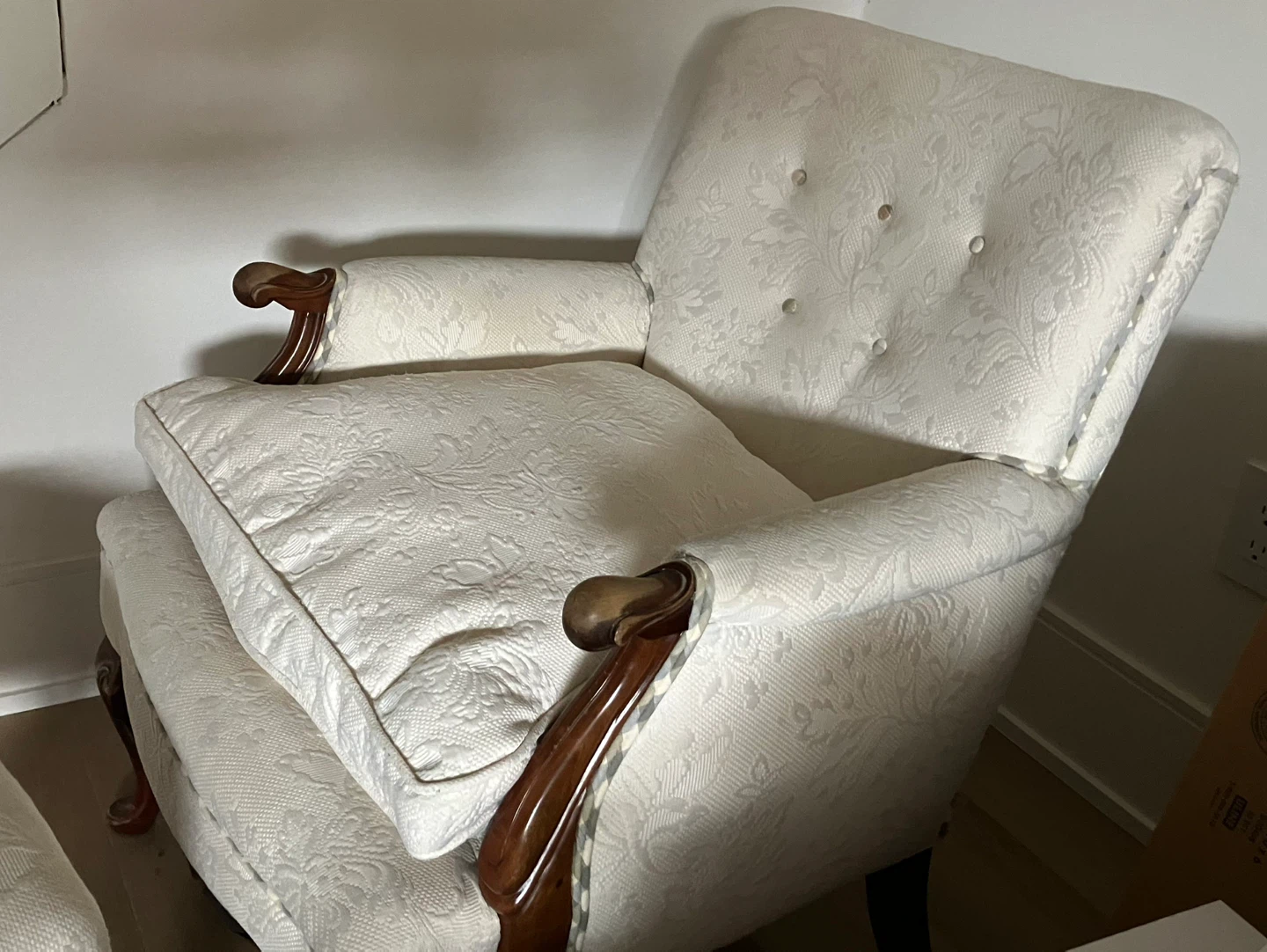 Upholstered Armchair with Ottoman - photo 4