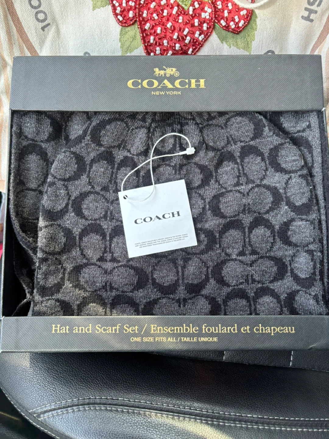 Coach Hat and Scarf Set - One Size - New in Box! - photo 2