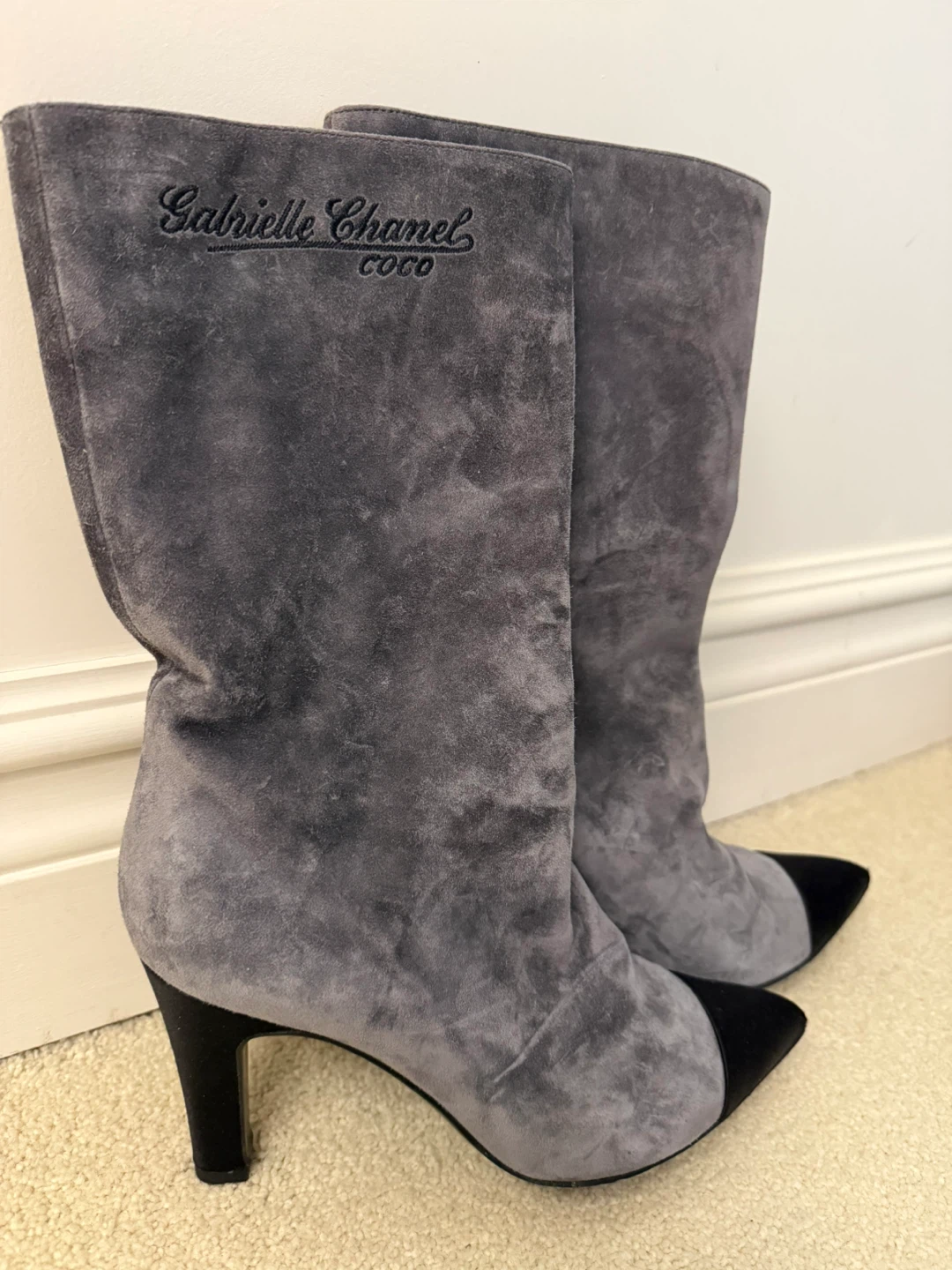 Chanel Gabrielle Coco Grey Suede Boots - photo 3