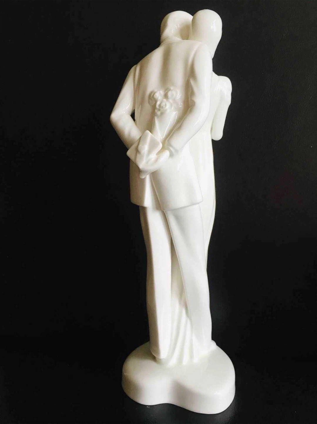 Royal Doulton Happy Anniversary Figurine - photo 3