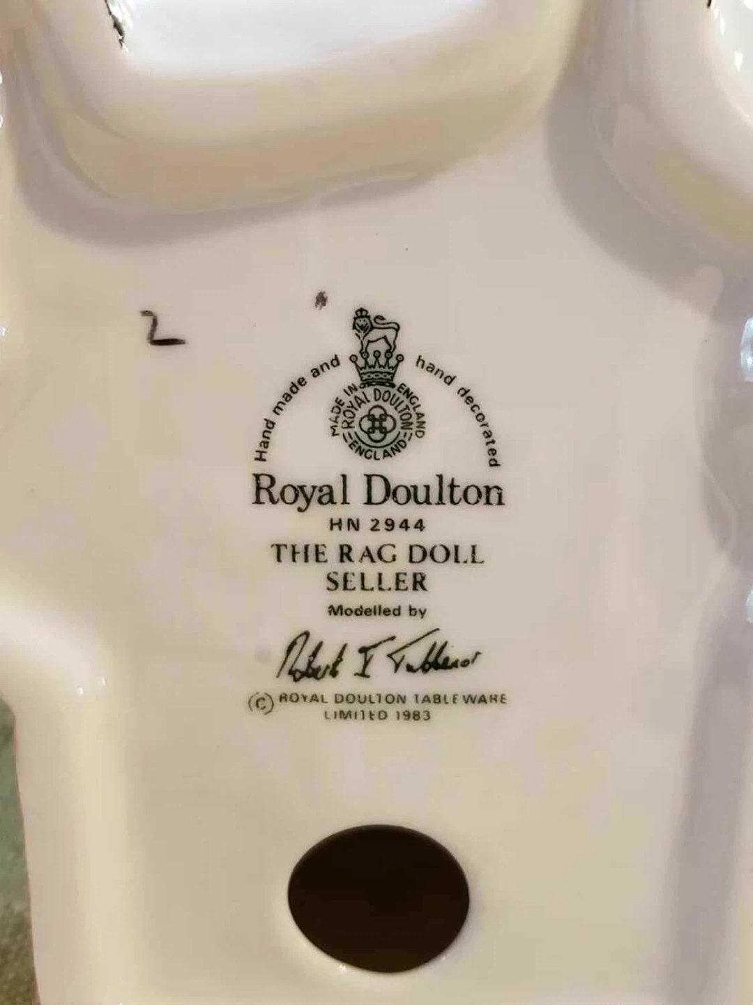 Royal Doulton "The Rag Doll Seller" Figurine - photo 2