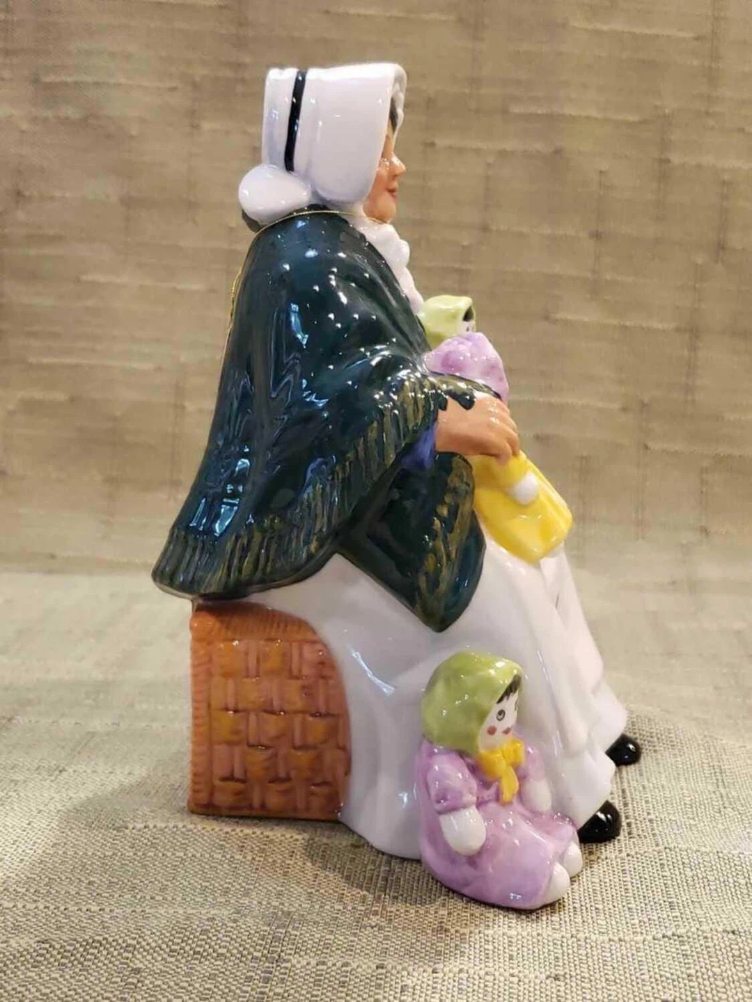 Royal Doulton "The Rag Doll Seller" Figurine - photo 5