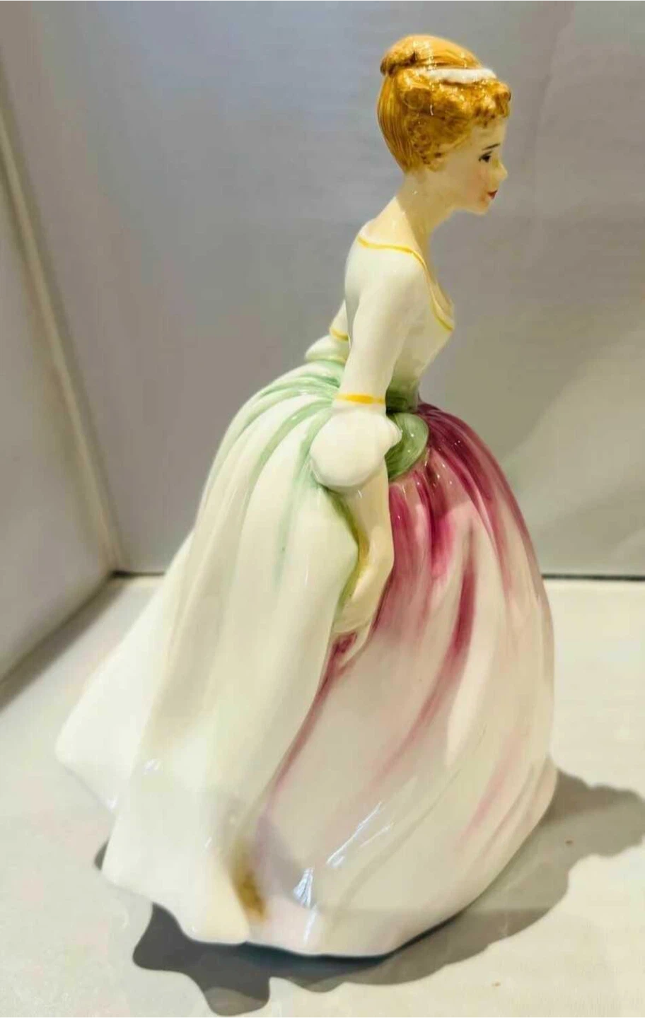 Royal Doulton Alison HN 3264 Figurine - photo 4