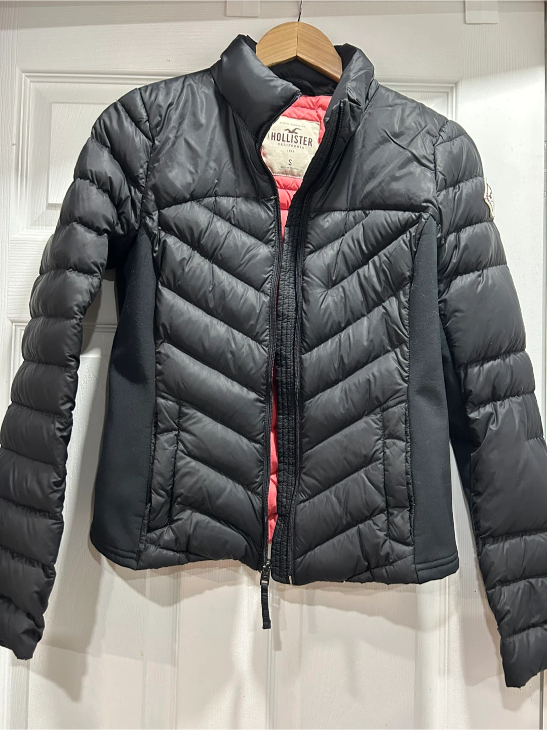 Hollister Black Puffer Jacket - Size S