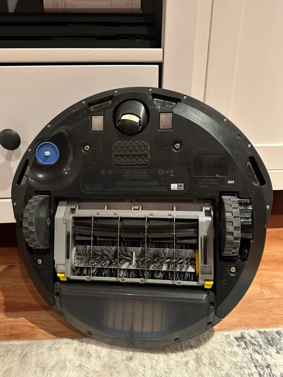 Roomba 695 as is - photo 2