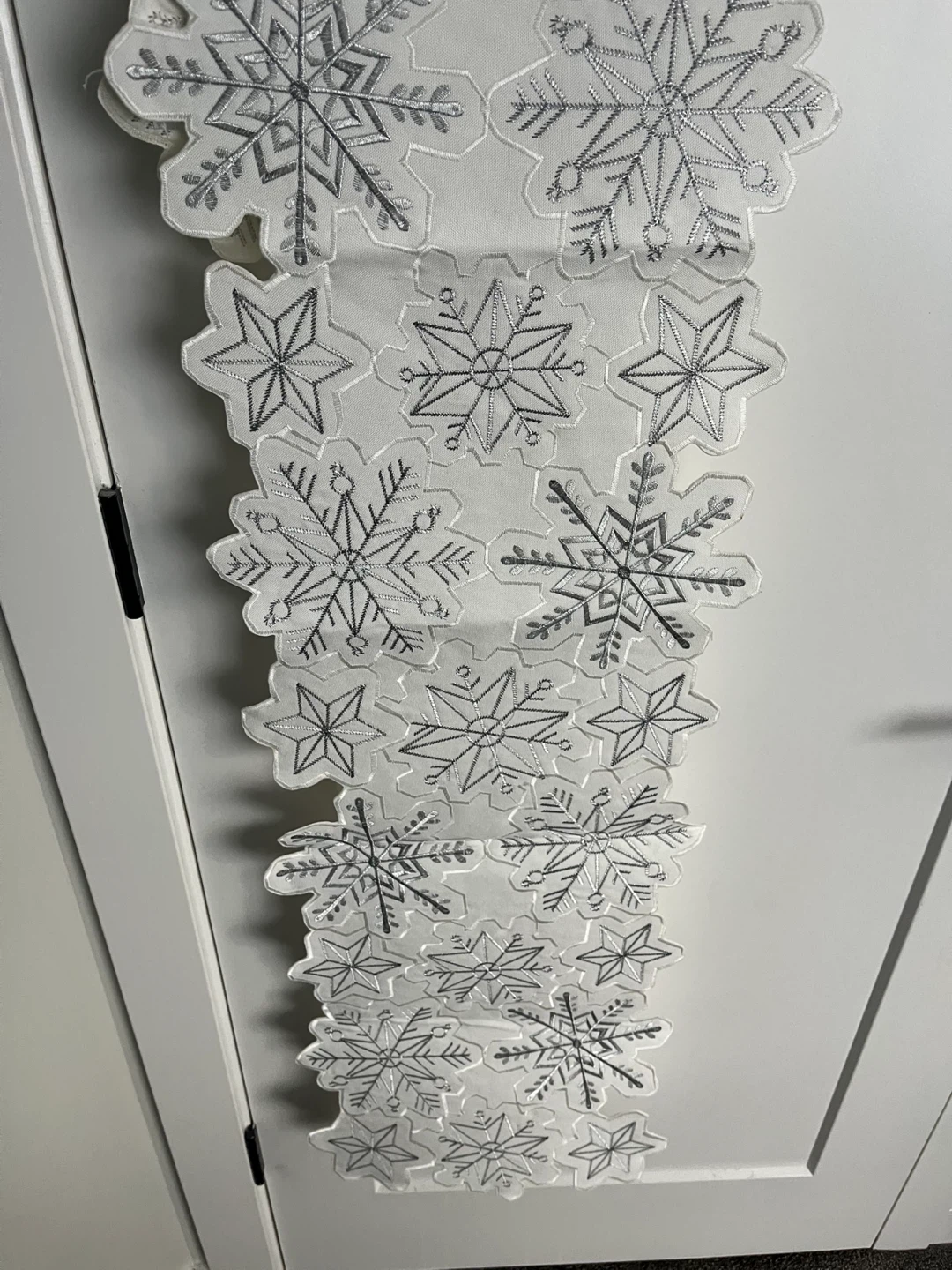 Snowflake Table Runner - White & Silver - photo 2