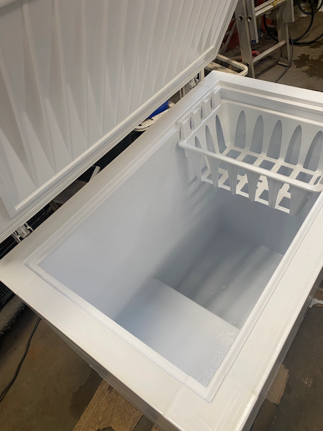 Newer 10 ft.³ Chest Freezer