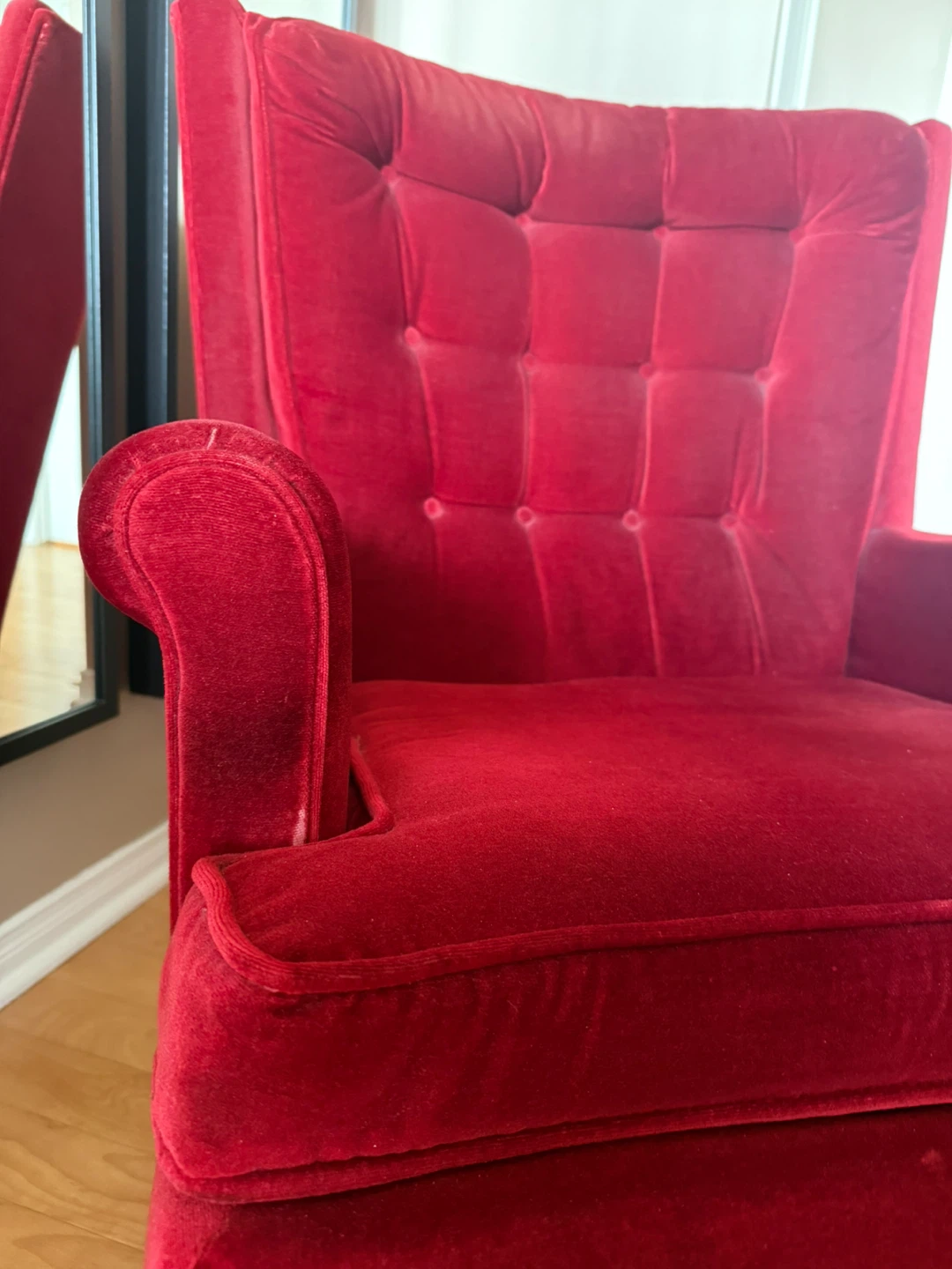 Red Velour Armchair - photo 5