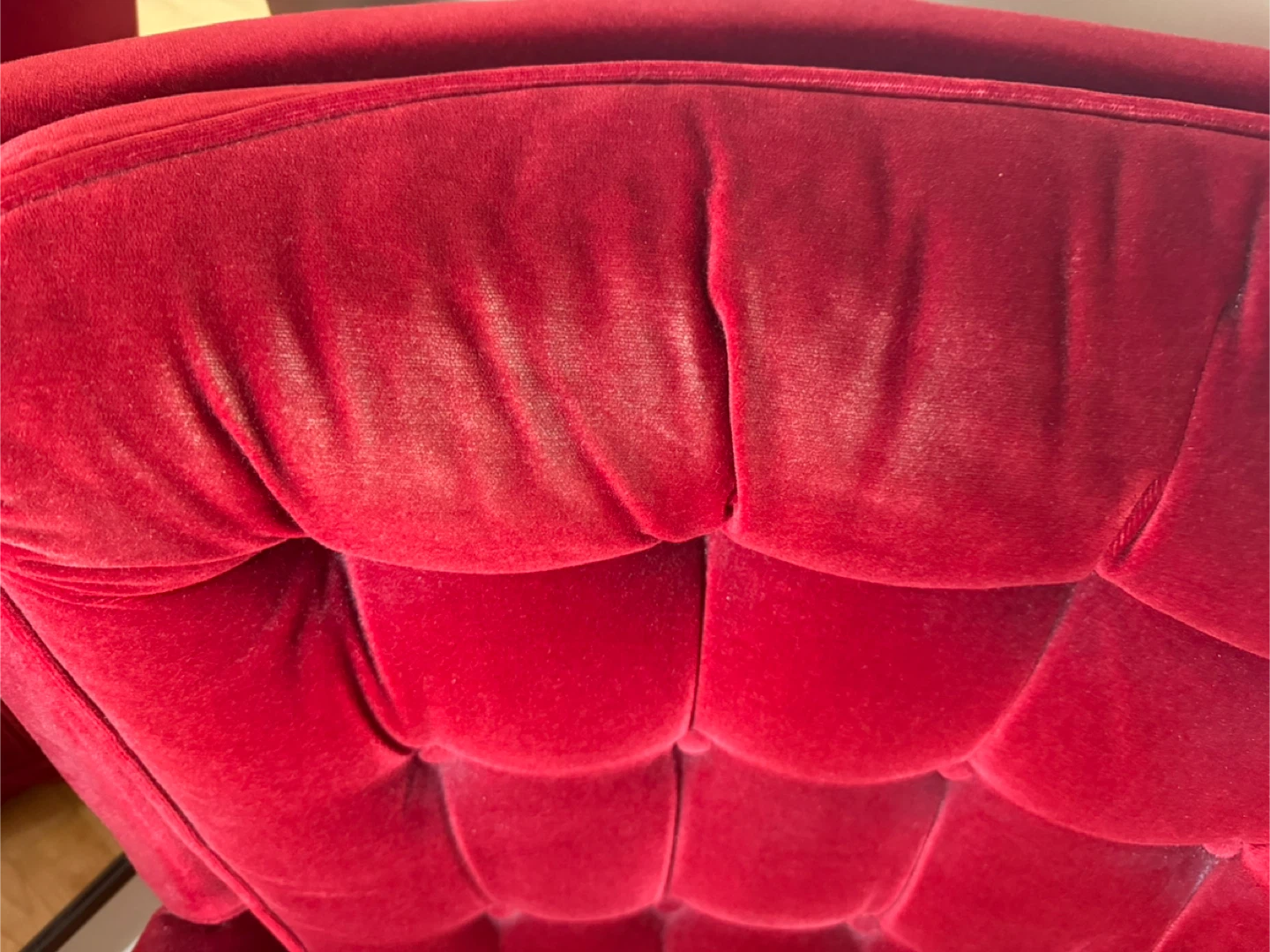 Red Velour Armchair - photo 4