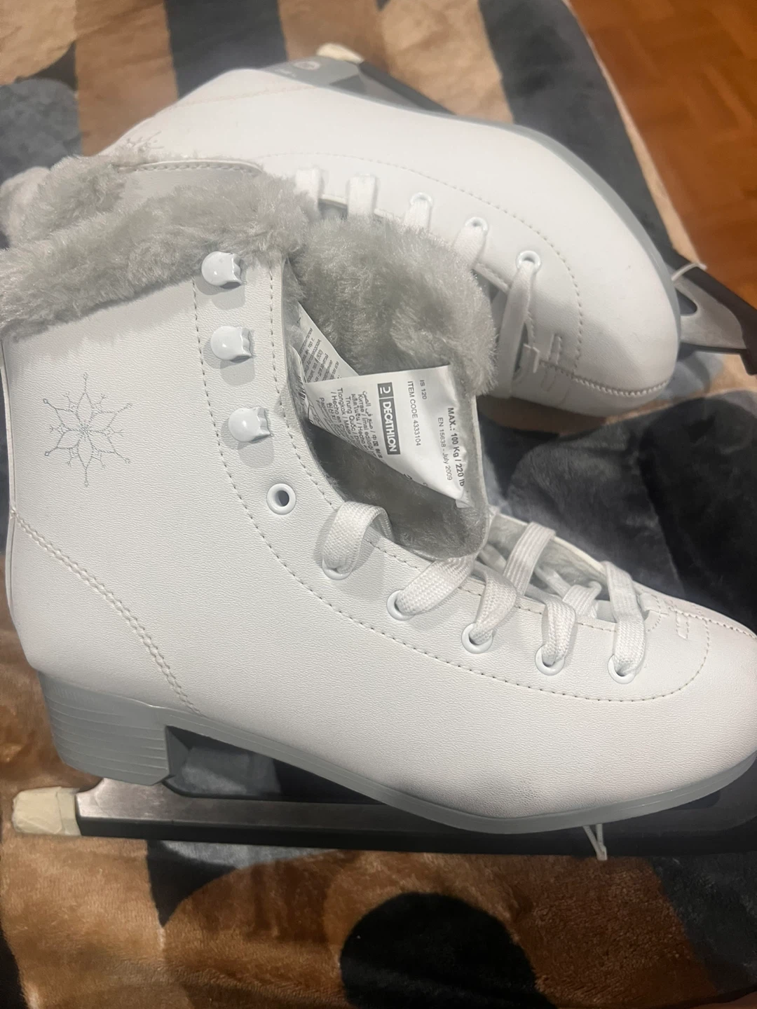 Oxelo Ice Skates - Size 39 Brand New - photo 4
