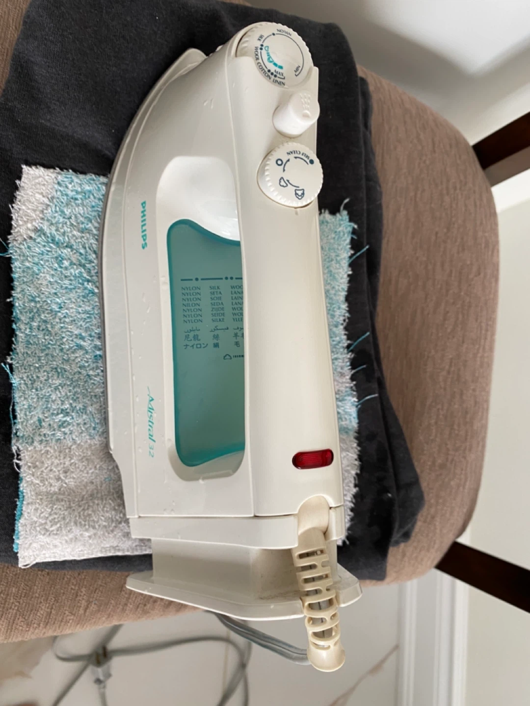 Philips Mistral 32 Steam Iron - photo 2
