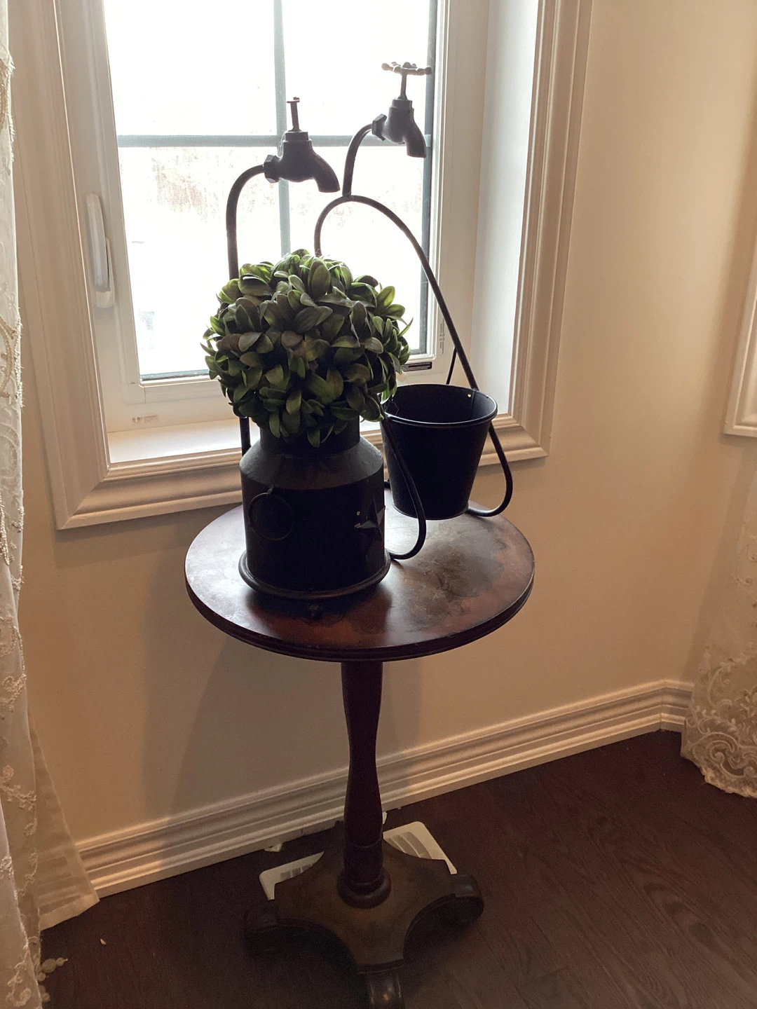 Small metal decorative 2 vases
