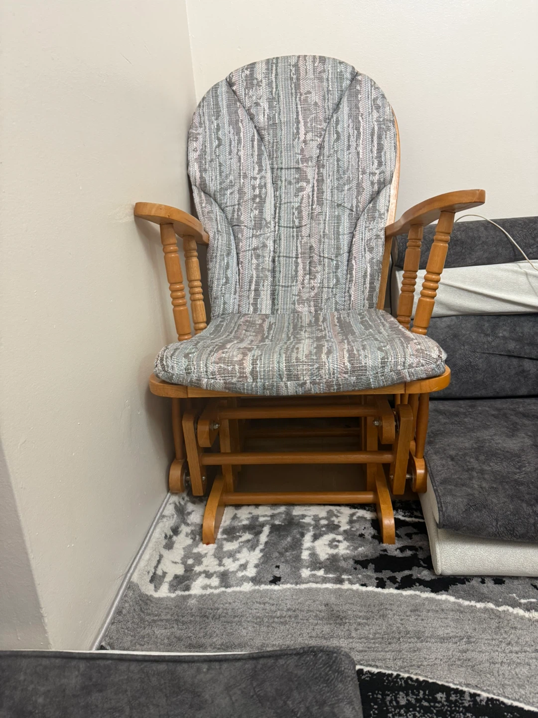 Gliding Rocking Chair - photo 3