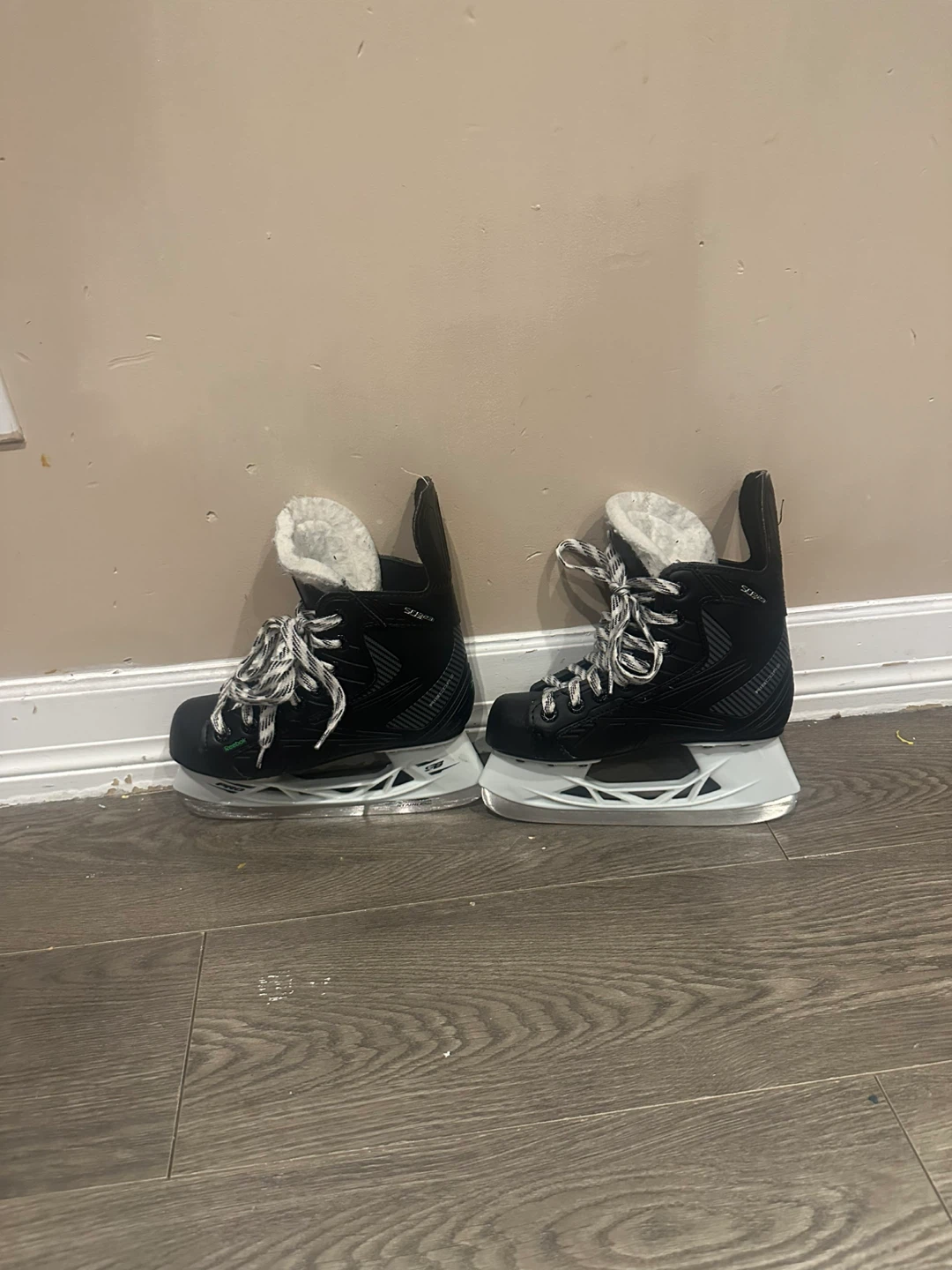 Reebok Hockey Skates - Size US 1 kids size - photo 2