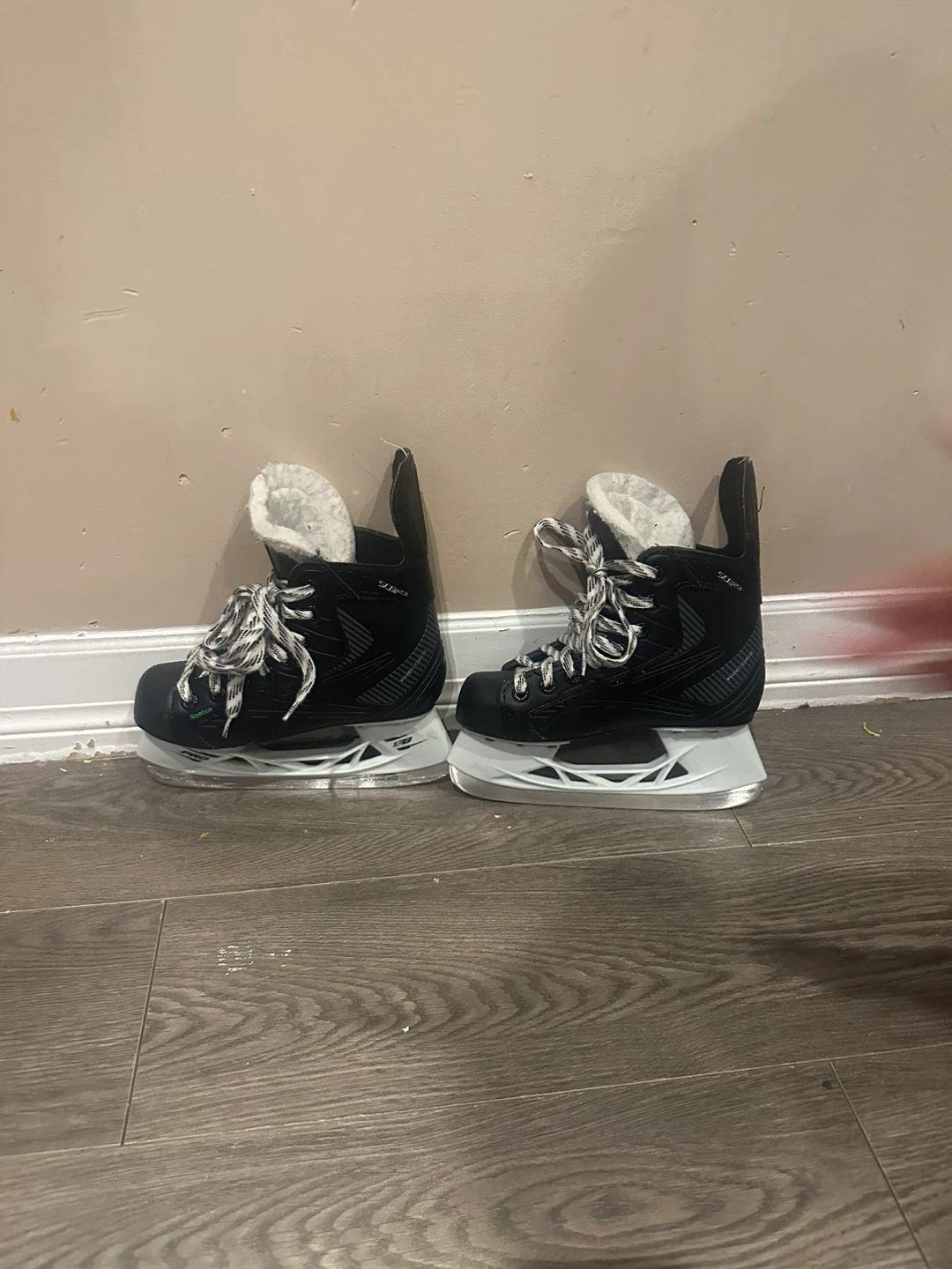 Reebok Hockey Skates - Size US 1 kids size - photo 4