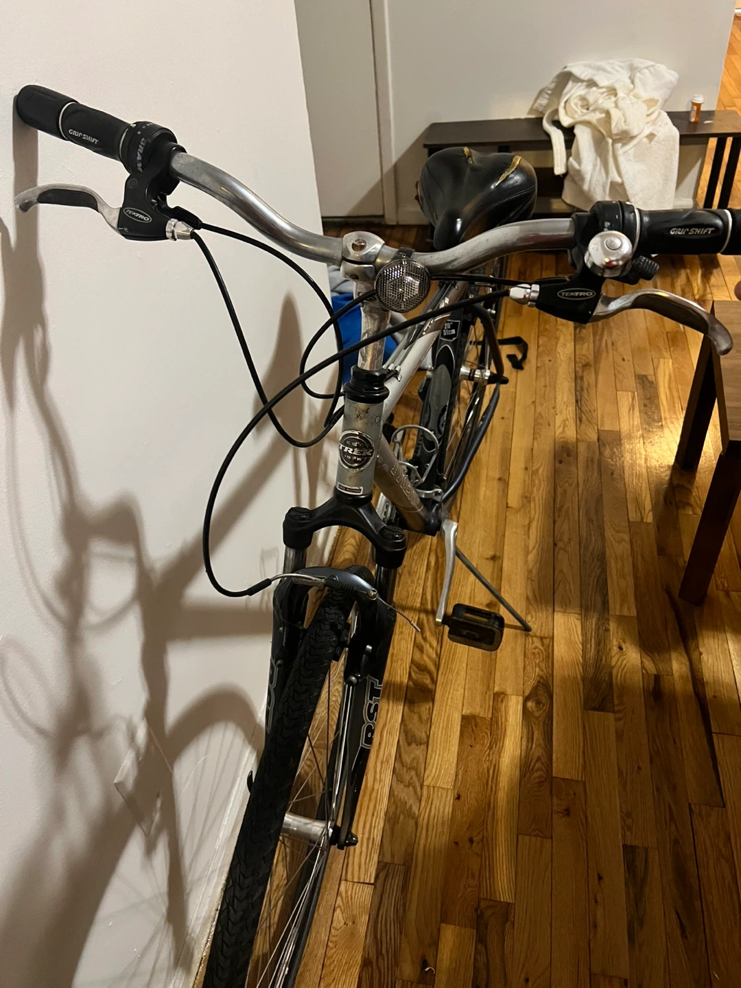 Trek Navigator 2.0 Hybrid Bike - Used - photo 4