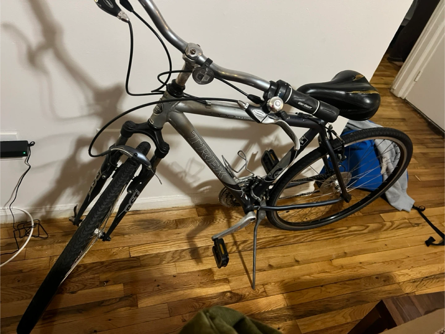 Trek Navigator 2.0 Hybrid Bike - Used - photo 2