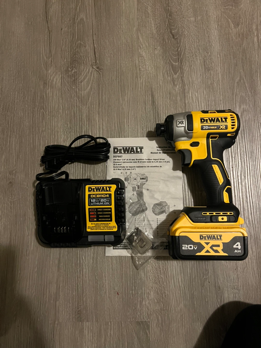 DeWalt DCF887 Impact Driver Kit