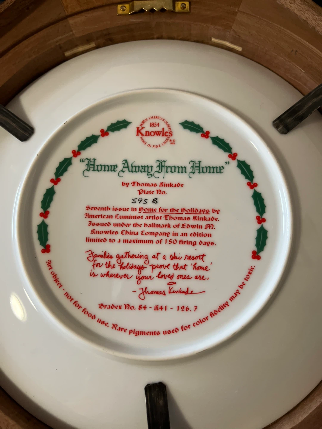 Thomas Kinkade Knowles Plate "Home Away From Home" - photo 2