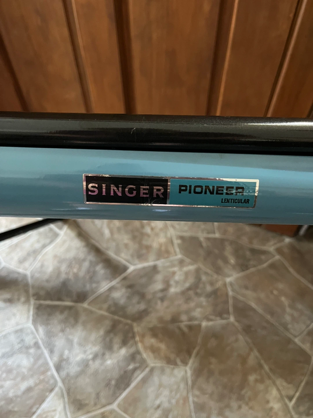 Singer Pioneer Lenticular Projector Screen - photo 3
