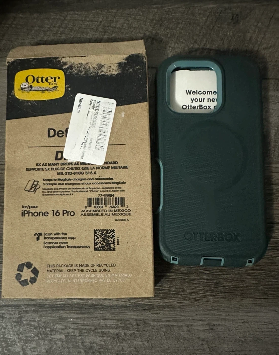 OtterBox iPhone 16 Pro Defender Series Case - Green - photo 3