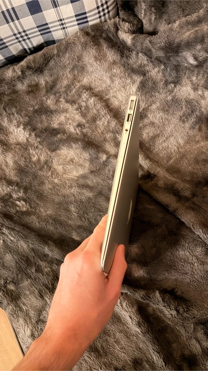 Apple MacBook Air 13-inch (2011, i5) - photo 3