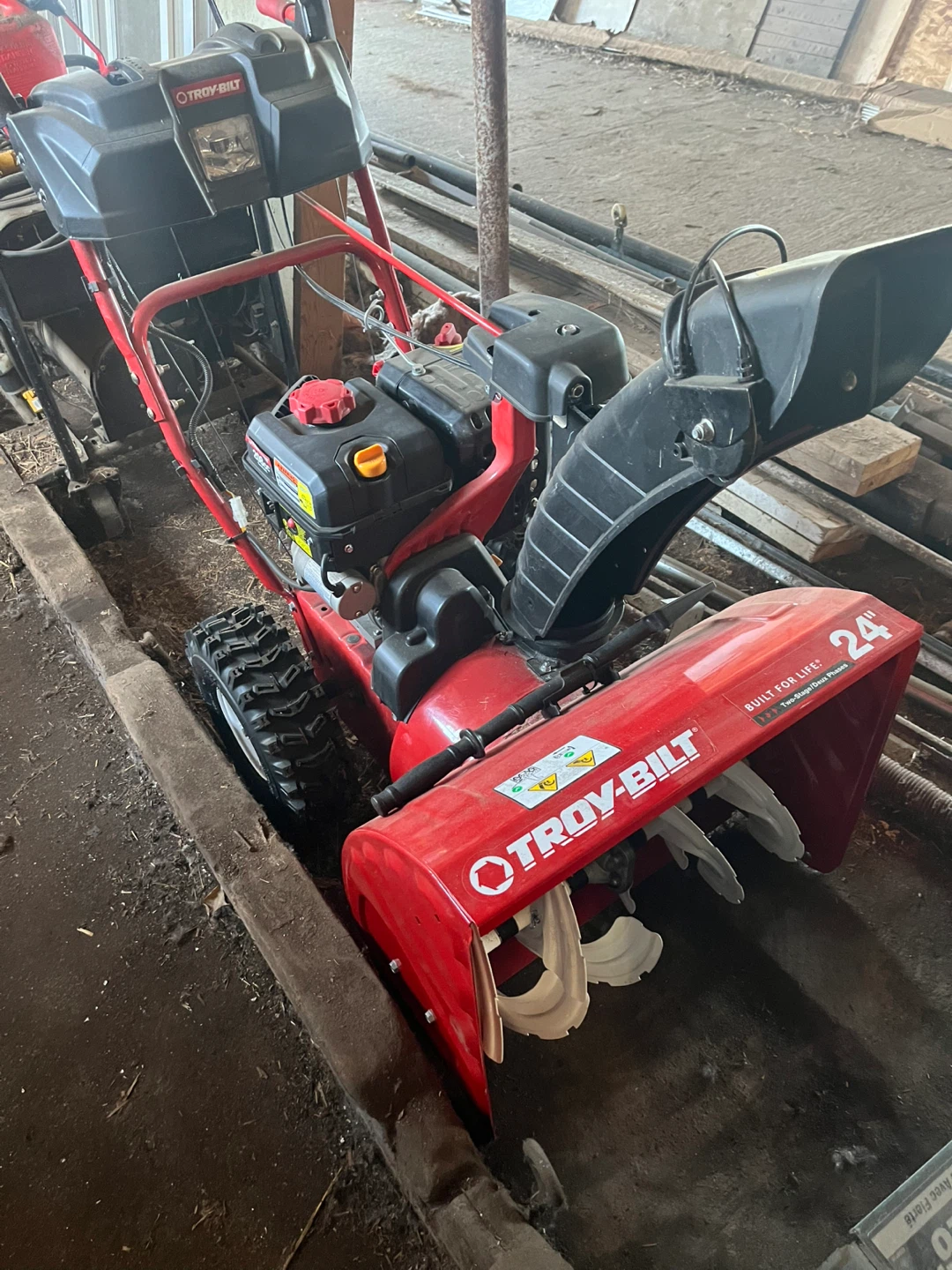 Troy-Bilt 24" Snow Blower - photo 3