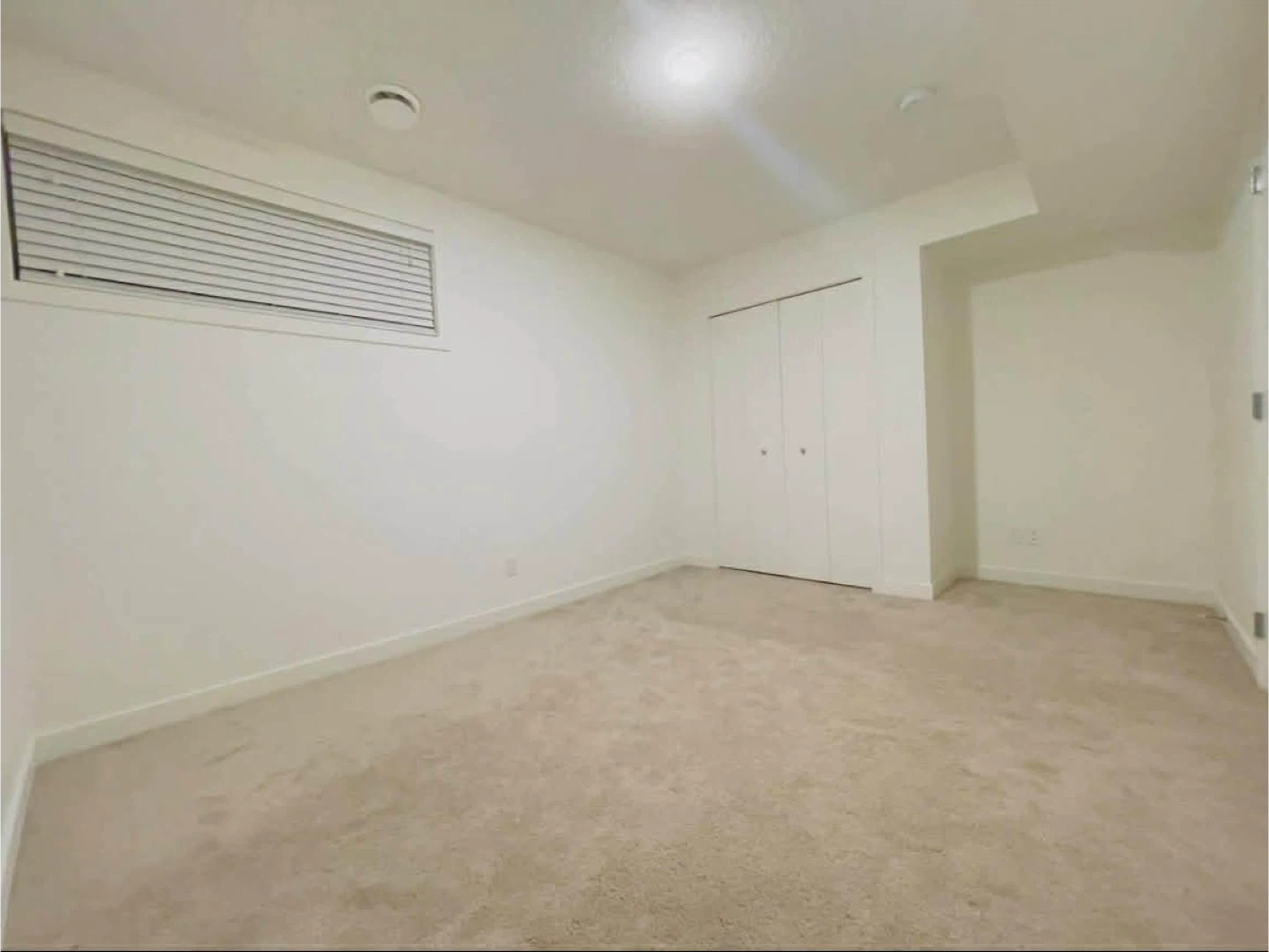1 bedroom besement suite - photo 3