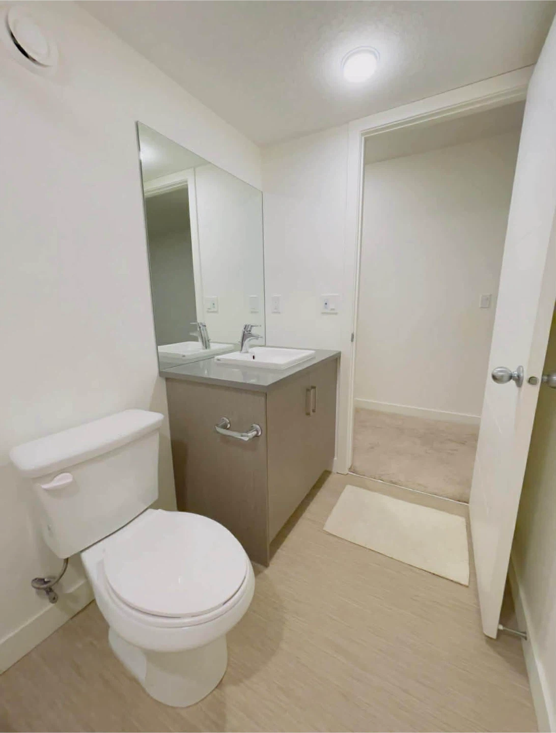 1 bedroom besement suite - photo 4