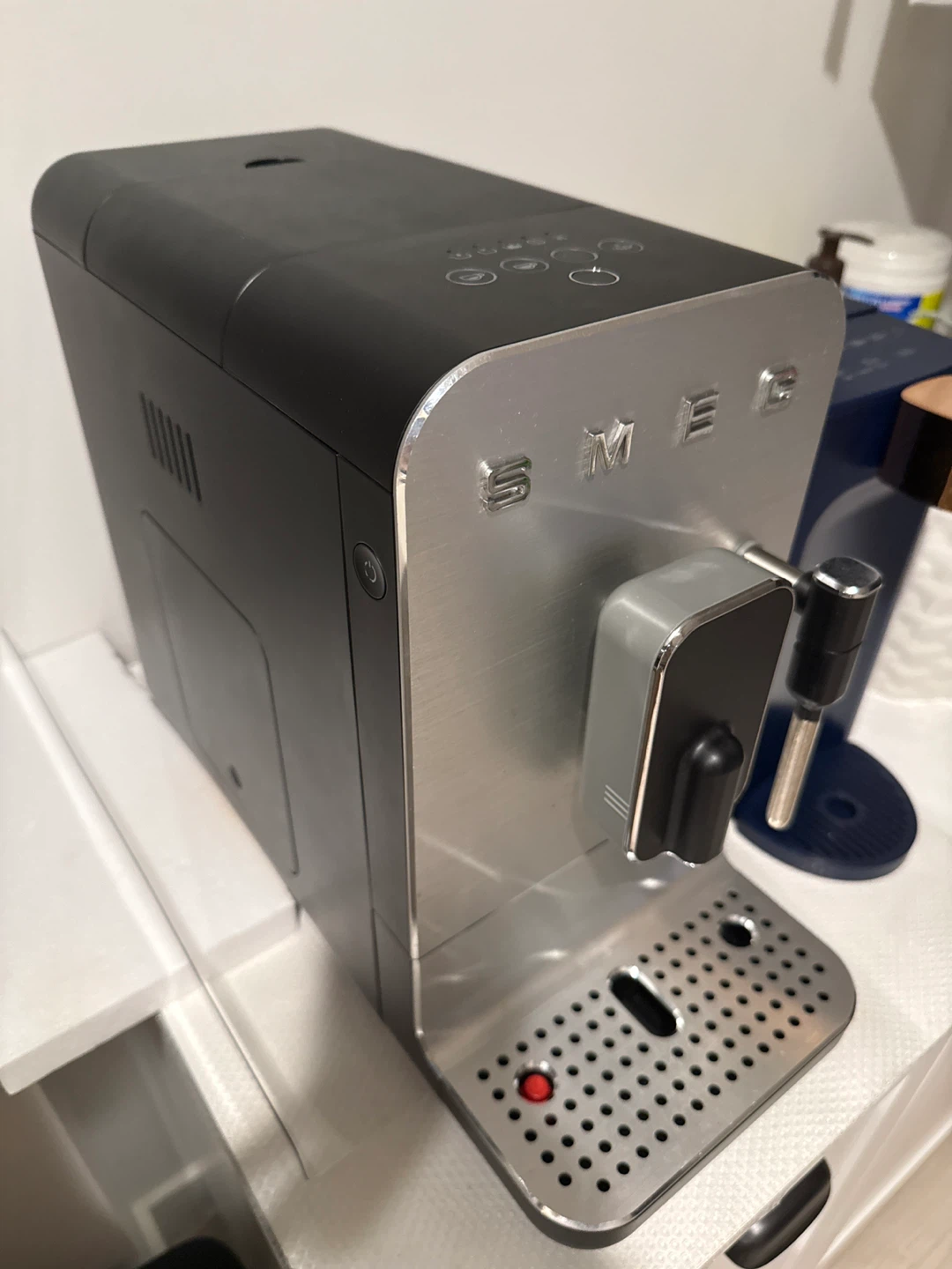 Smeg Super Automatic Espresso Machine with Steam Wand - photo 3