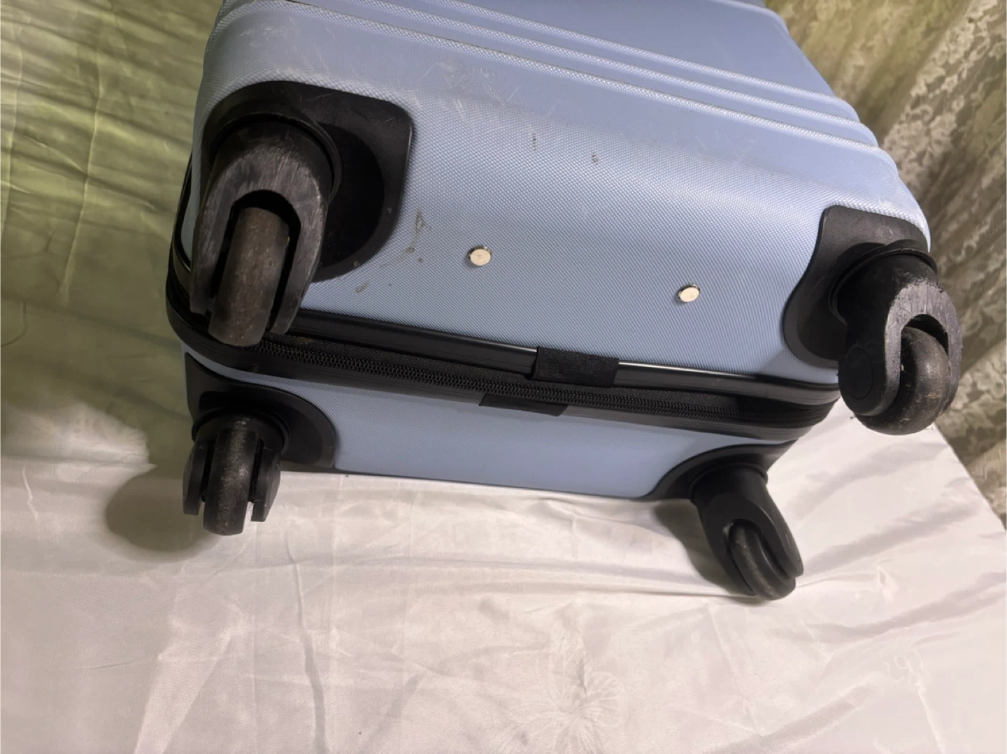 Travelers Club Rolling Suitcase - Carry-On - photo 3