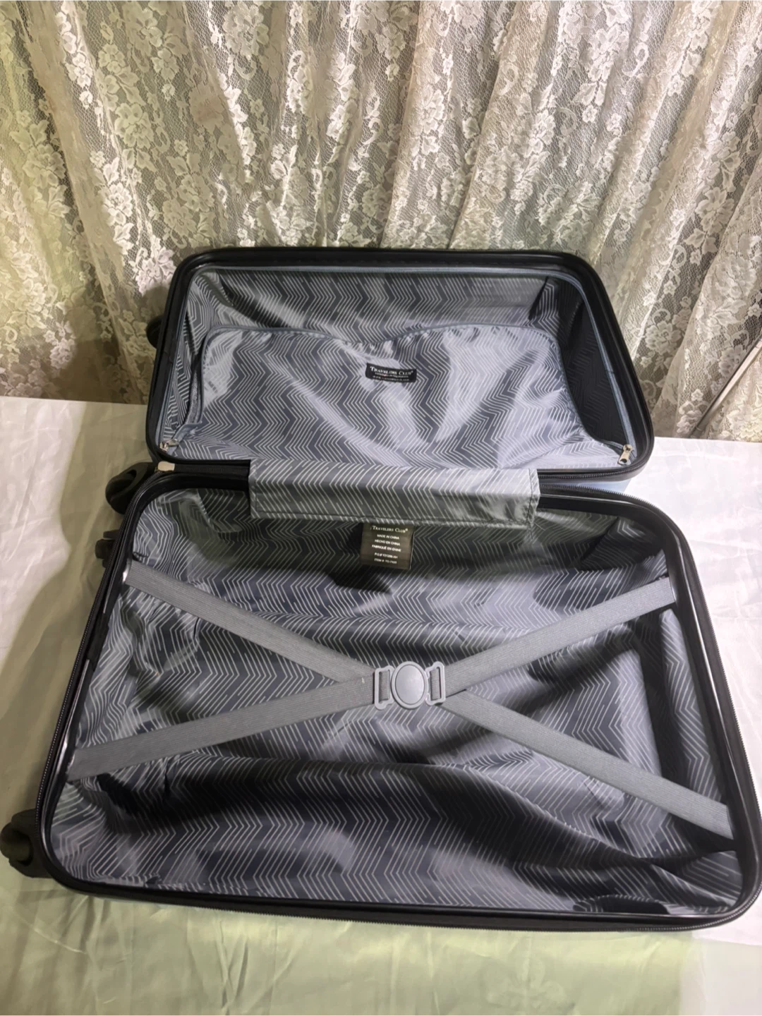Travelers Club Rolling Suitcase - Carry-On - photo 5