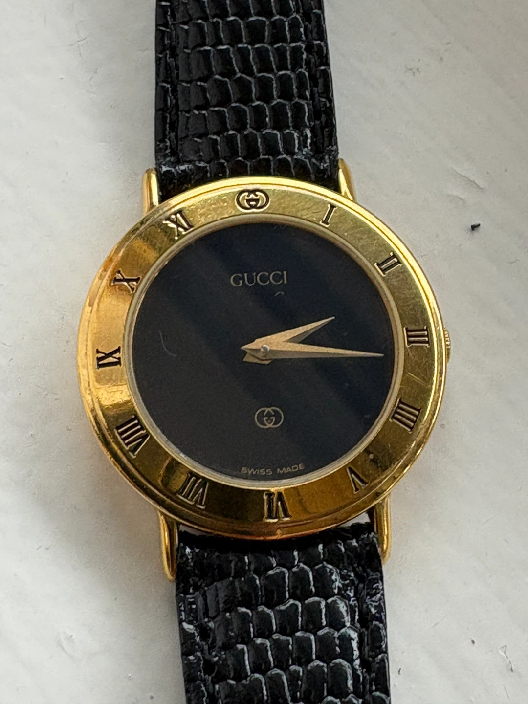 Vintage Gucci Gold-Tone Watch with Black Lizard Strap - photo 3