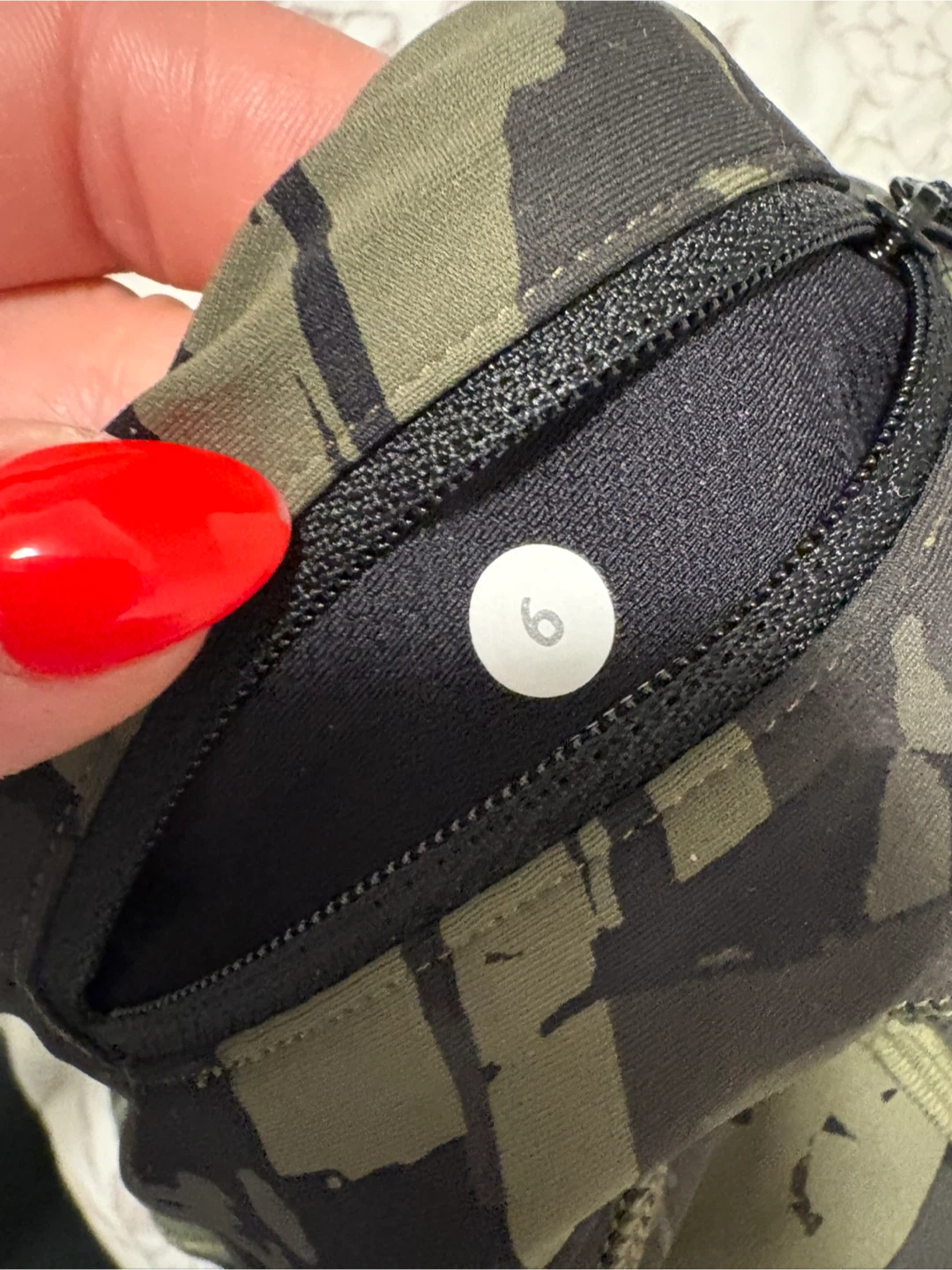 Lululemon Camo Leggings - Size 6 - photo 2