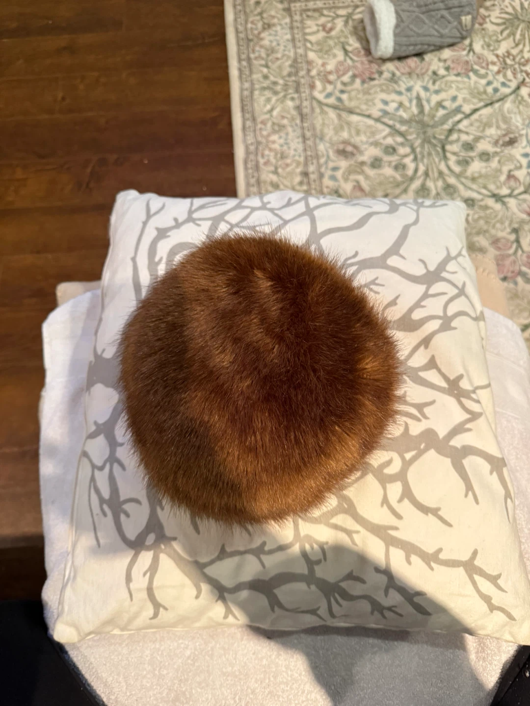 Danier Brown Fur Hat - Size S/M - photo 2