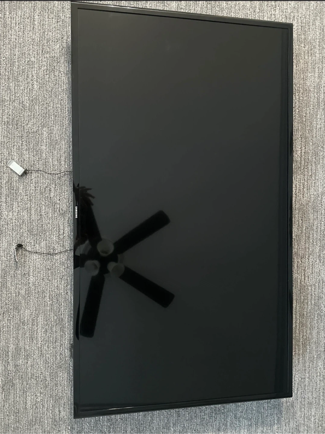 (48 inch) Samsung Smart TV with Wall Mount