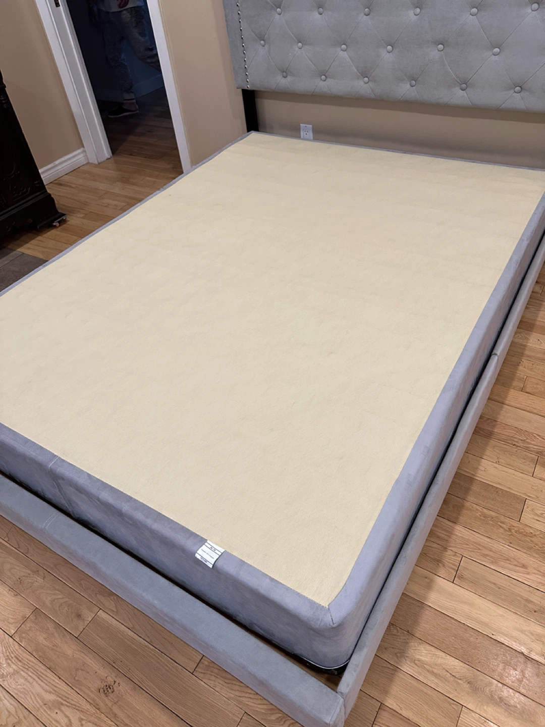 Modern Queen Size Grey Bed Frame Set (CAN DELIVER) - photo 4