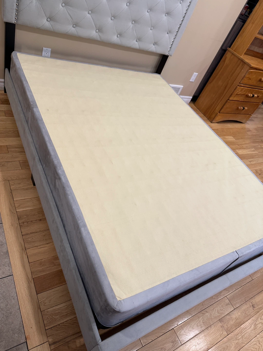 Modern Queen Size Grey Bed Frame Set (CAN DELIVER) - photo 5