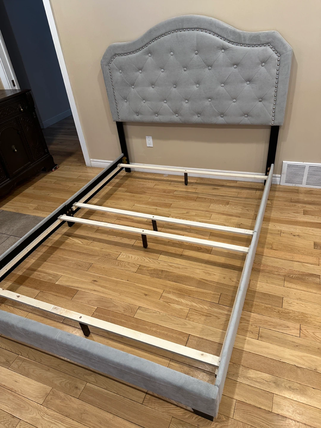 Modern Queen Size Grey Bed Frame Set (CAN DELIVER) - photo 2