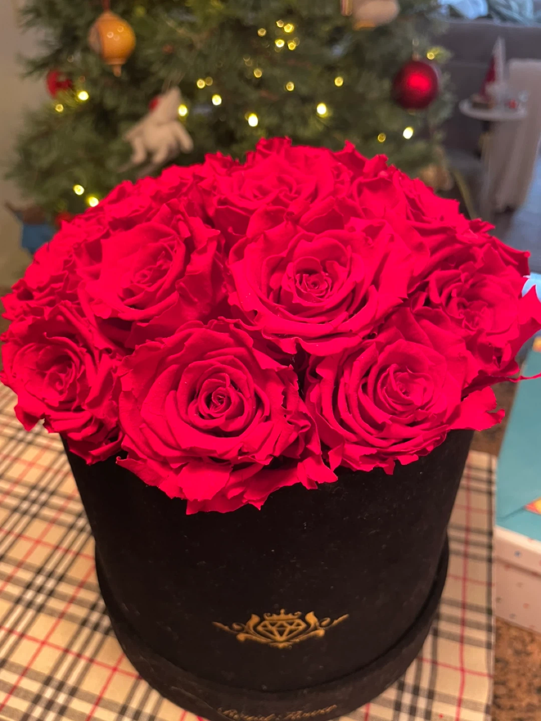 Royal Flower Red Roses in Black Velvet Box - photo 2