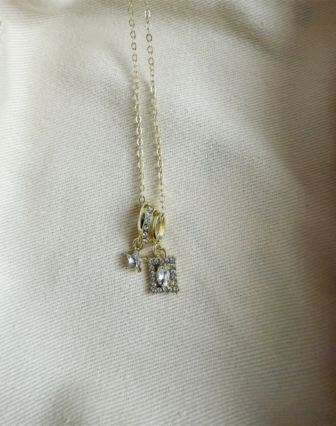 Gold Tone Pendant Necklace
