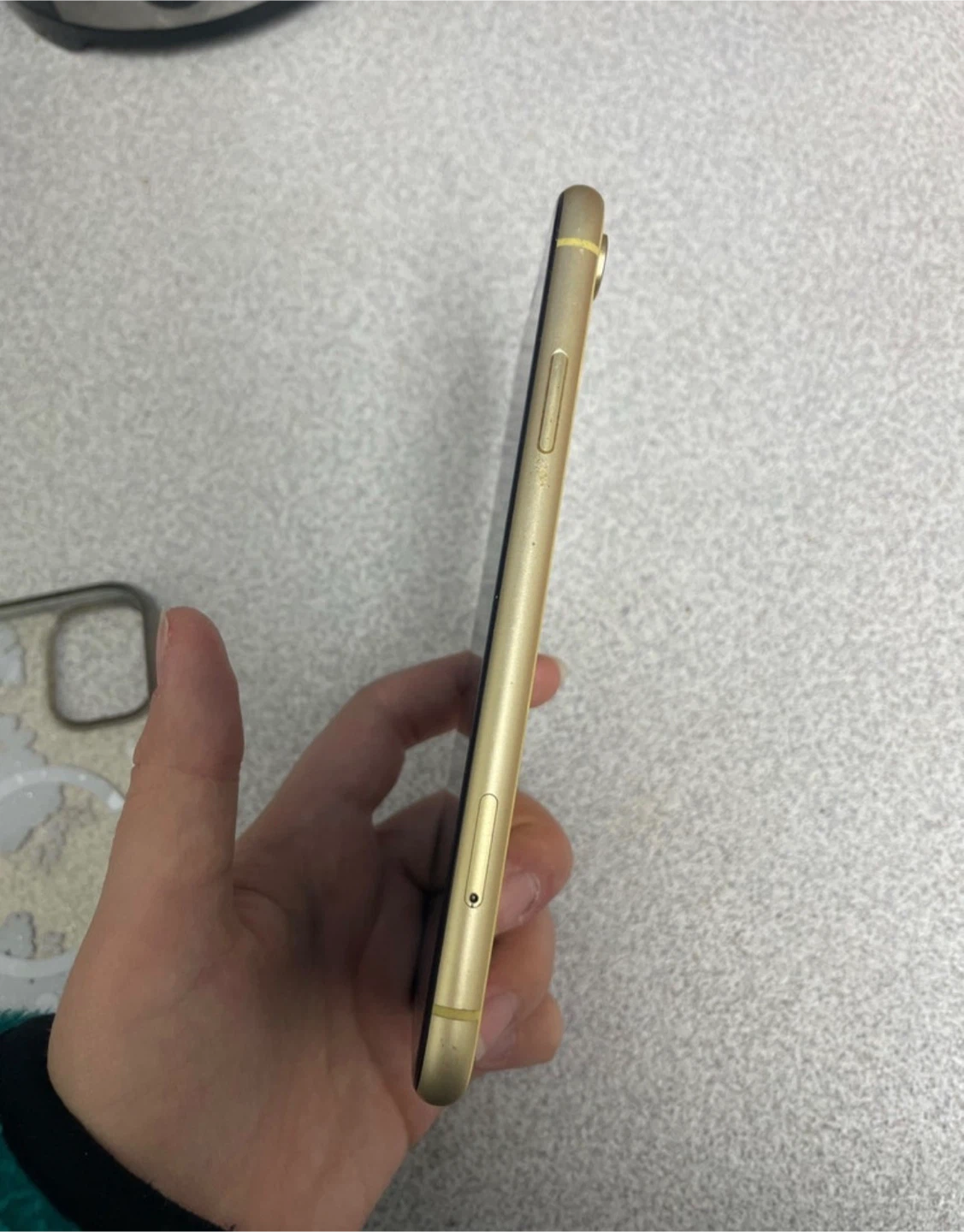 Yellow iPhone XR - photo 4