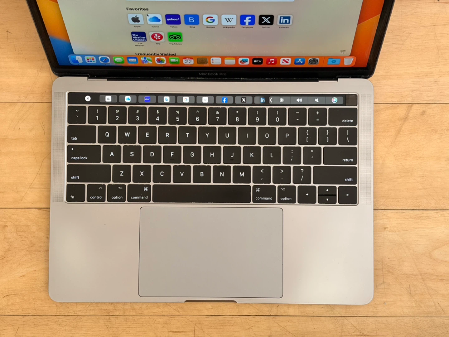 Apple MacBook Pro 13-inch Retina Touch Bar(2017, i5, 8GB) - photo 2