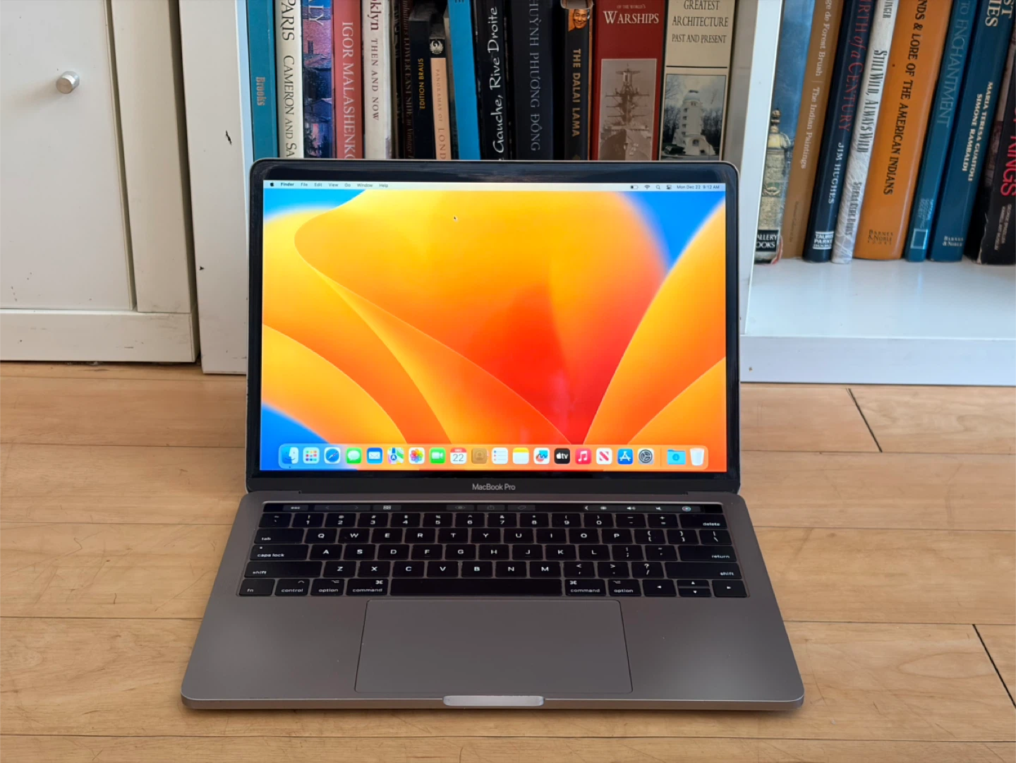 Apple MacBook Pro 13-inch Retina Touch Bar(2017, i5, 8GB)